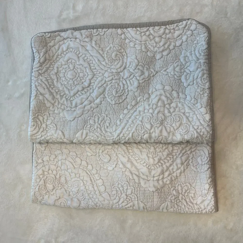 Nicole Miller Home Artelier‎ Cream Pillow Shams Standard 2 Piece Set Quilted